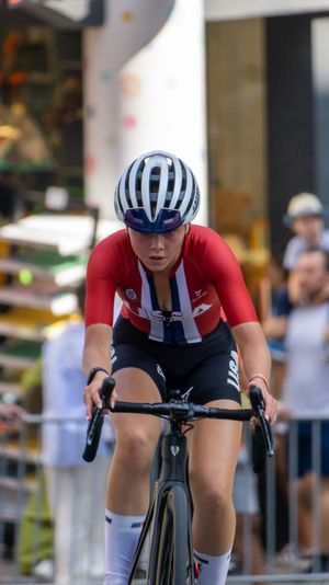 An American U17-Athlete fighting up the climb